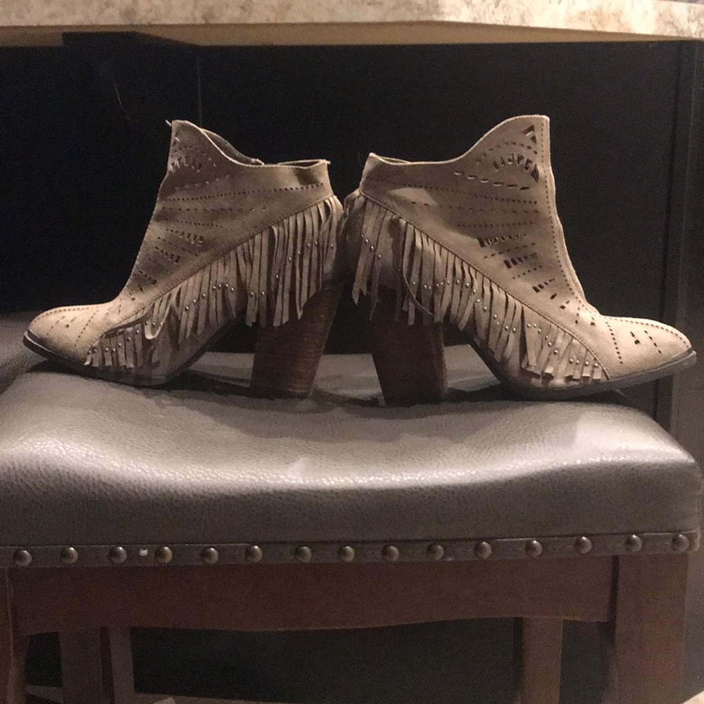🔥NOT RATED🔥 size 9 booties with 4” heel